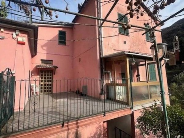 casa indipendente in vendita ad Avegno