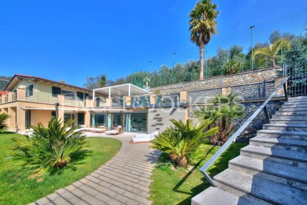 casa indipendente in vendita ad Avegno in zona Testana