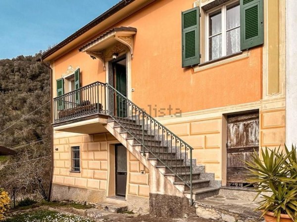 casa indipendente in vendita ad Avegno