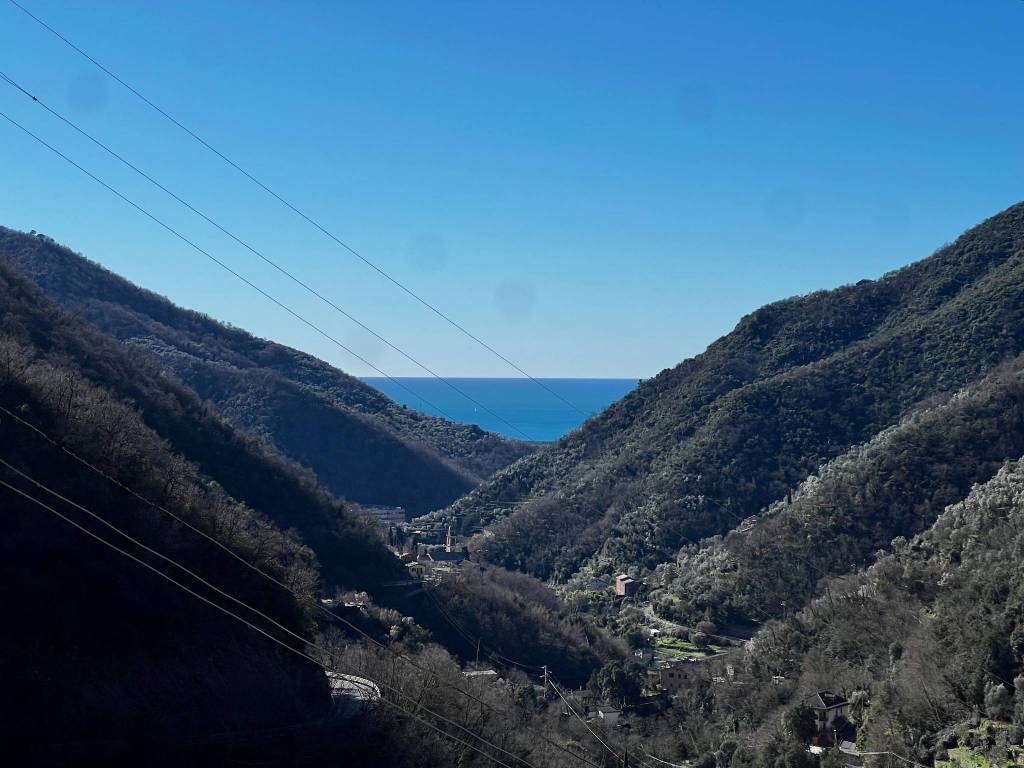 appartamento in vendita ad Avegno in zona Salto