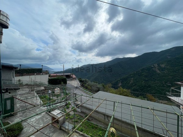 casa indipendente in vendita ad Avegno
