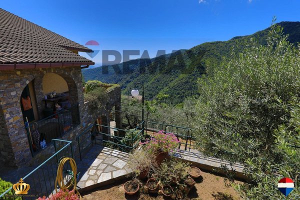 casa indipendente in vendita ad Avegno in zona Testana