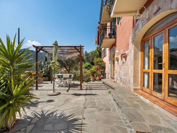 casa indipendente in vendita ad Avegno in zona Salto