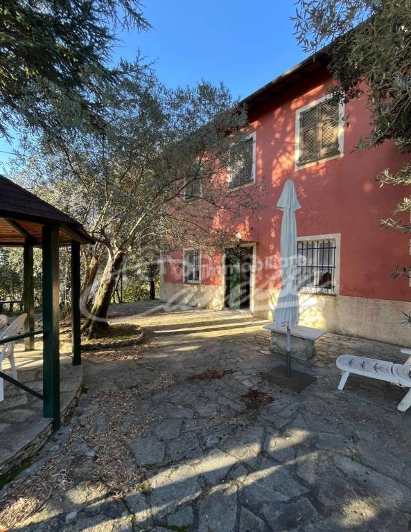 casa indipendente in vendita ad Avegno