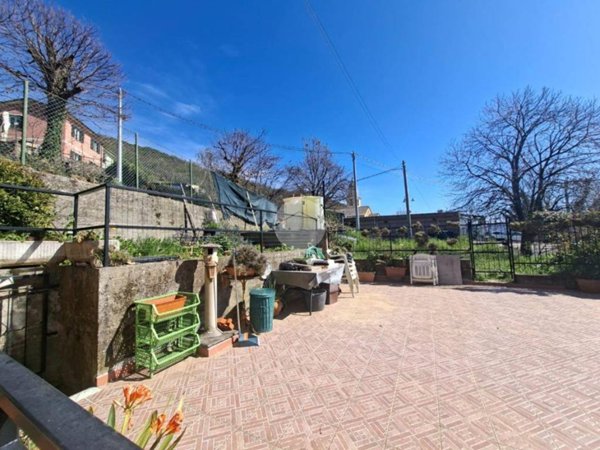 appartamento in vendita ad Avegno in zona Testana