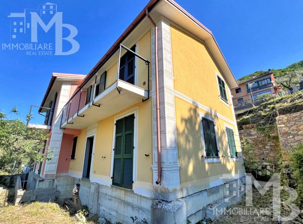 appartamento in vendita ad Avegno in zona Salto