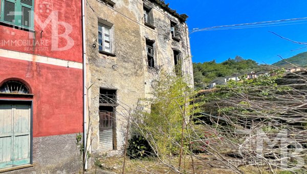 casa indipendente in vendita ad Avegno