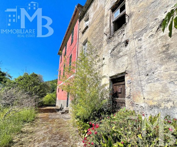 casa indipendente in vendita ad Avegno
