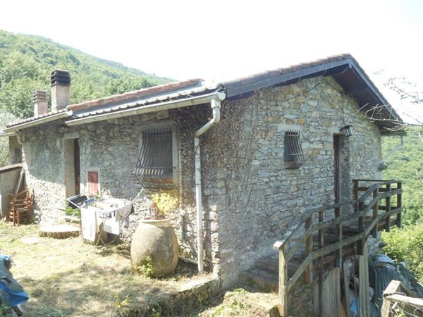 casa indipendente in vendita ad Avegno in zona Vescina