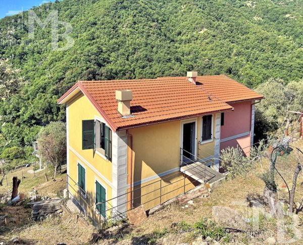 appartamento in vendita ad Avegno in zona Salto