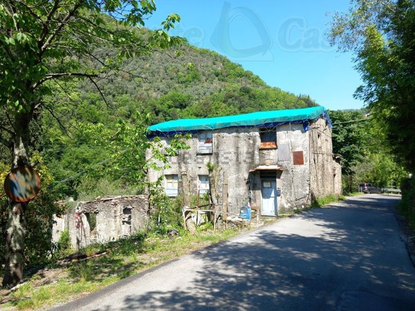 casale in vendita ad Avegno in zona Salto
