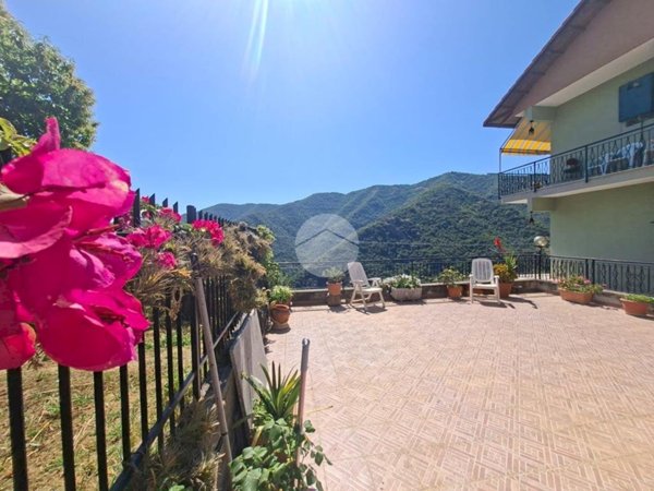 casa indipendente in vendita ad Avegno