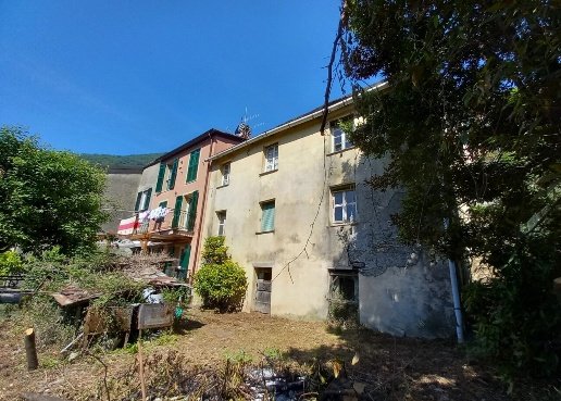 casa indipendente in vendita ad Avegno