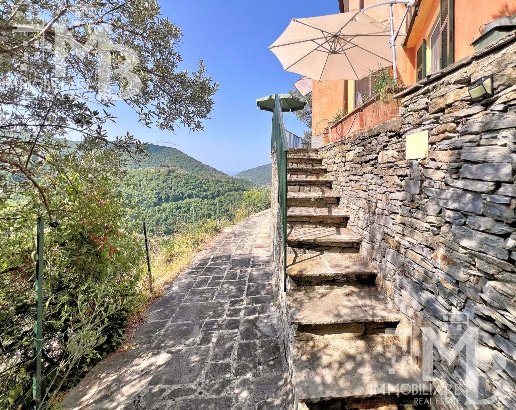 casa indipendente in vendita ad Avegno