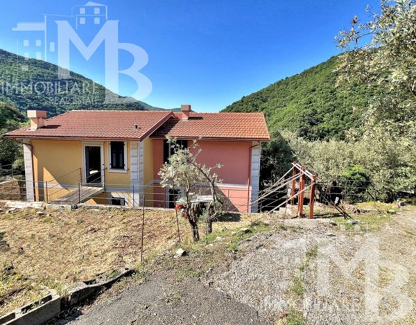 casa indipendente in vendita ad Avegno in zona Salto