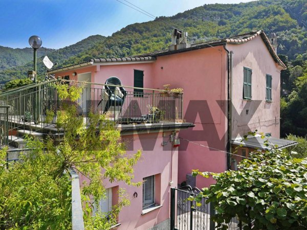 casa indipendente in vendita ad Avegno
