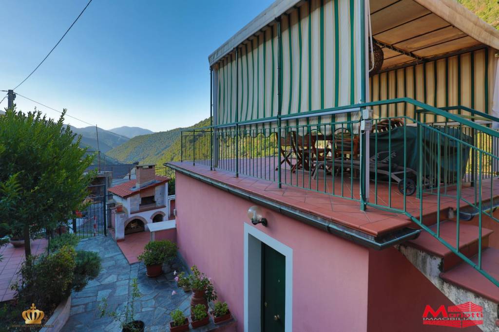 casa indipendente in vendita ad Avegno in zona Testana