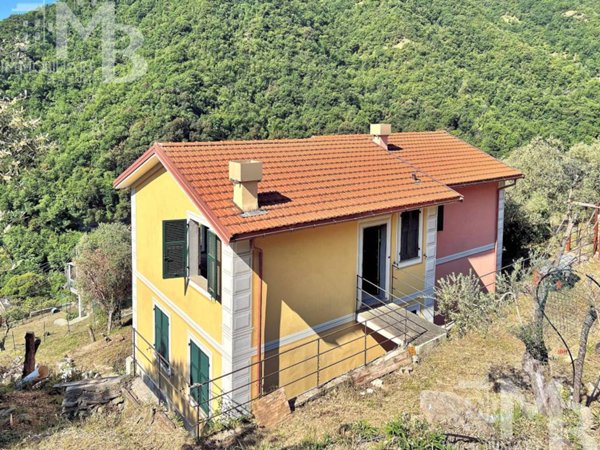appartamento in vendita ad Avegno in zona Salto