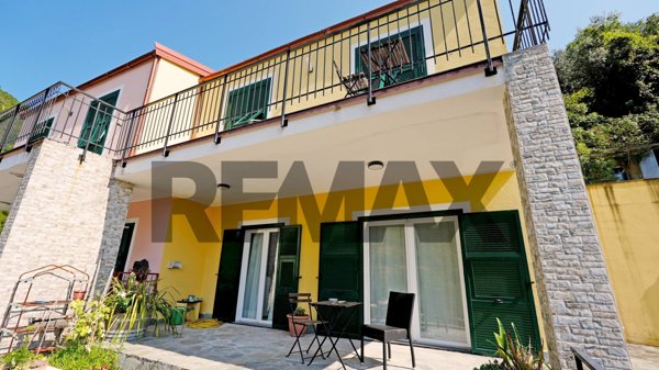 casa semindipendente in vendita ad Avegno in zona Testana