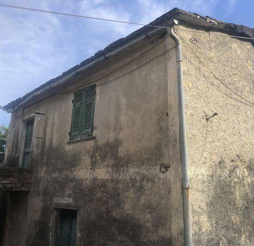 casa indipendente in vendita ad Avegno in zona Testana