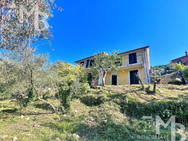 casa indipendente in vendita ad Avegno in zona Salto