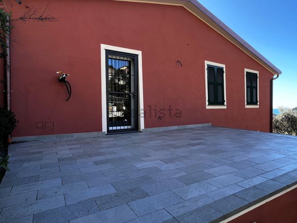 appartamento in vendita ad Avegno in zona Salto