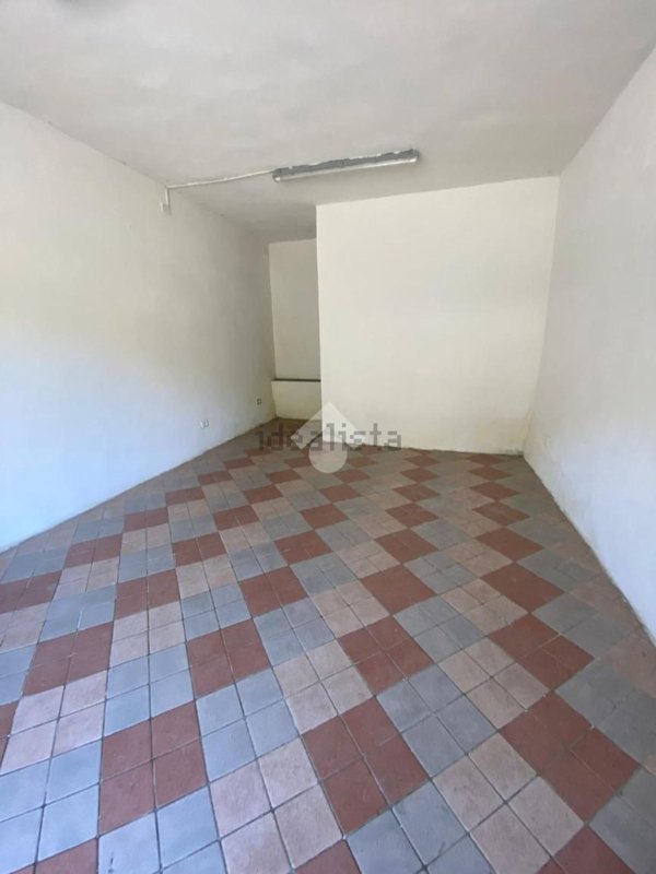 locale di sgombero in vendita a Bargagli