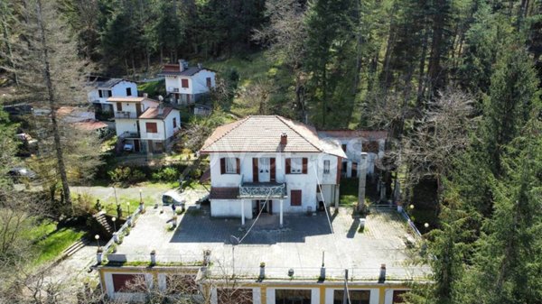casa indipendente in vendita a Borzonasca in zona Bertigaro