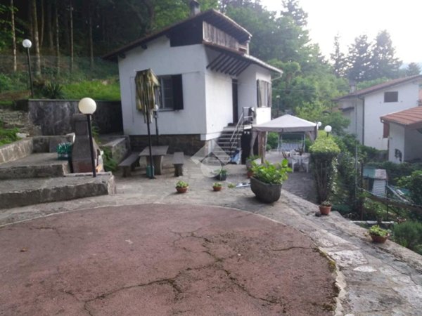 casa indipendente in vendita a Borzonasca in zona Bertigaro