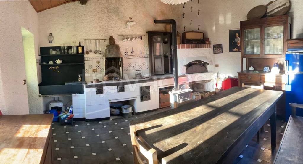 casa indipendente in vendita a Borzonasca