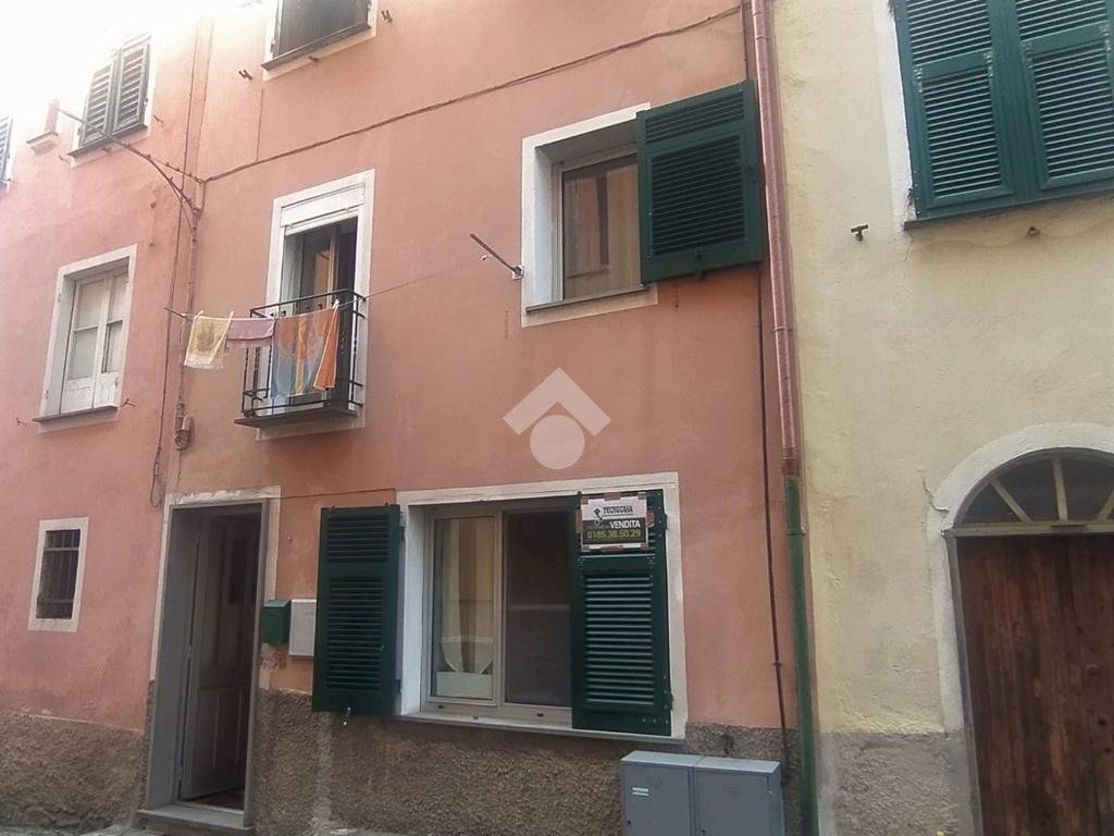 appartamento in vendita a Borzonasca in zona Brizzolara