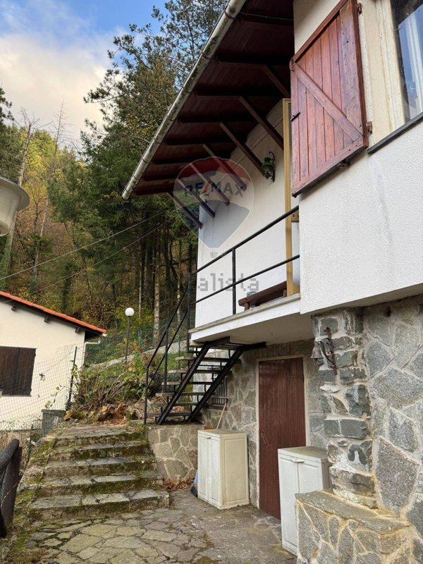 casa indipendente in vendita a Borzonasca in zona Bertigaro