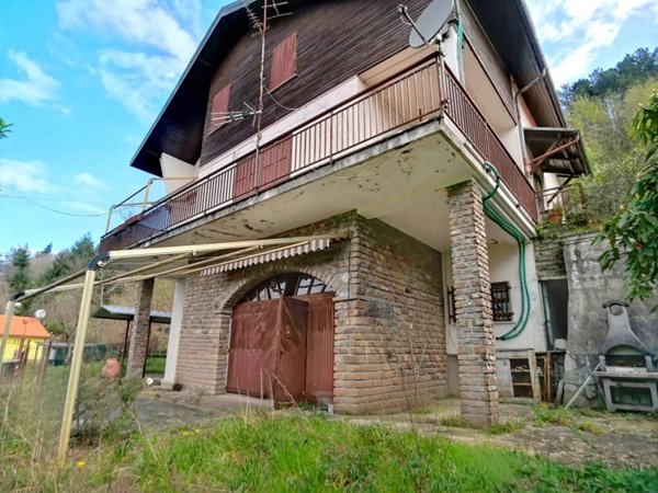 casa indipendente in vendita a Borzonasca