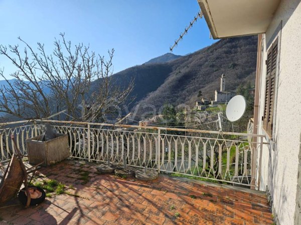 casa indipendente in vendita a Borzonasca