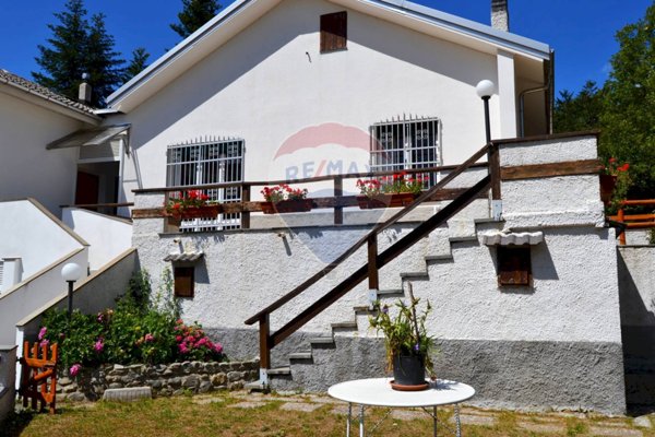 casa indipendente in vendita a Borzonasca in zona Giaiette