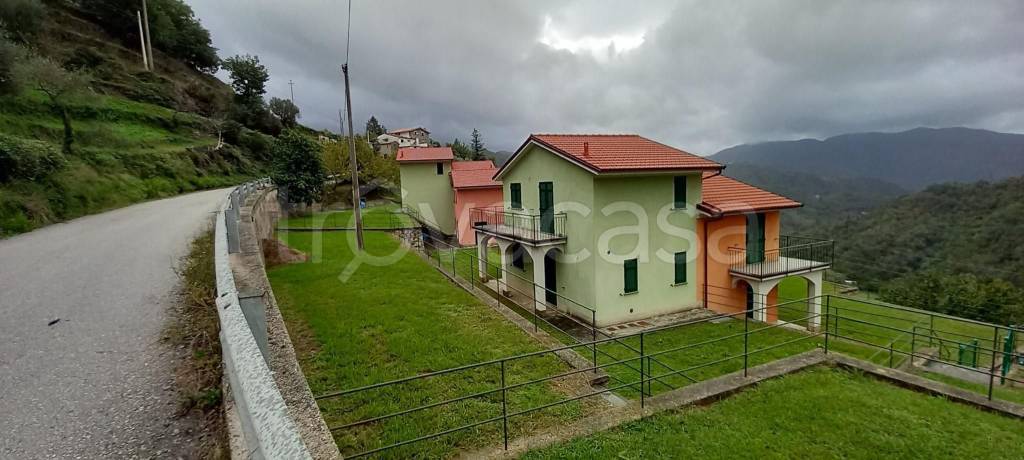 casa indipendente in vendita a Borzonasca
