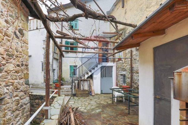 casa indipendente in vendita a Borzonasca in zona Temossi