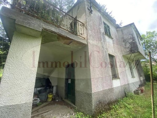 appartamento in vendita a Borzonasca in zona Giaiette