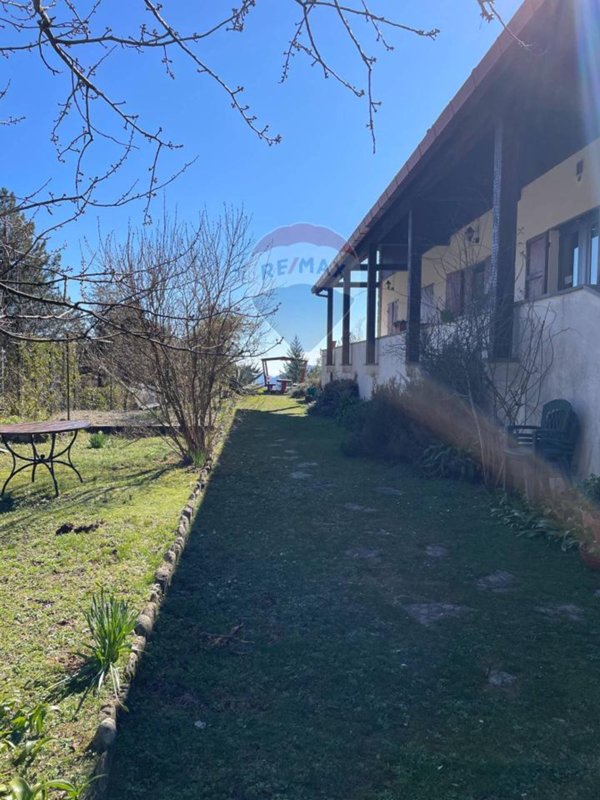 appartamento in vendita a Borzonasca in zona Temossi