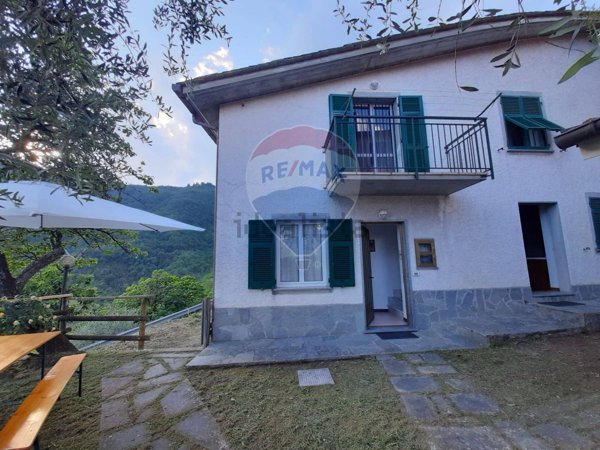 casa indipendente in vendita a Borzonasca