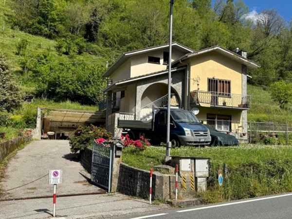 casa indipendente in vendita a Borzonasca