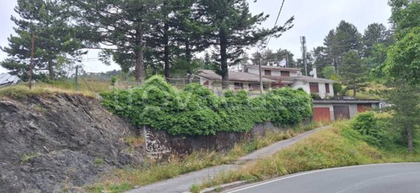 casa indipendente in vendita a Borzonasca