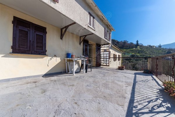 casa indipendente in vendita a Borzonasca