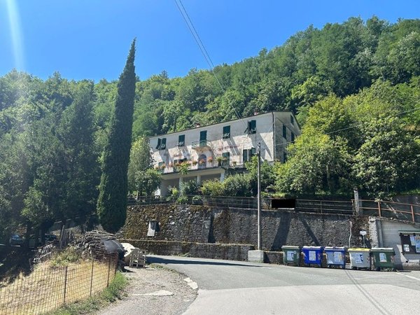 casa indipendente in vendita a Borzonasca in zona Sopralacroce