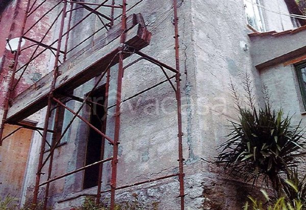 locale commerciale in vendita a Borzonasca