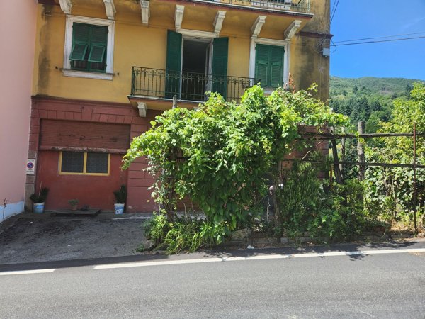 casa indipendente in vendita a Borzonasca