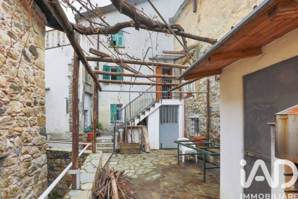 casa indipendente in vendita a Borzonasca in zona Temossi