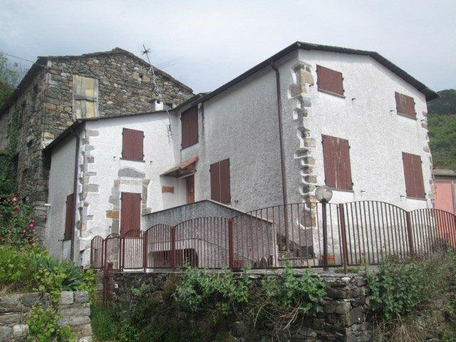 casa indipendente in vendita a Borzonasca in zona Sopralacroce