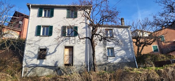 casa indipendente in vendita a Borzonasca