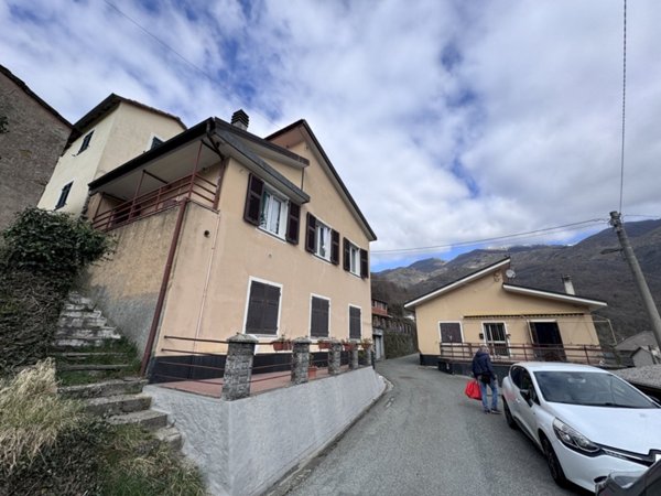 appartamento in vendita a Borzonasca in zona Sopralacroce